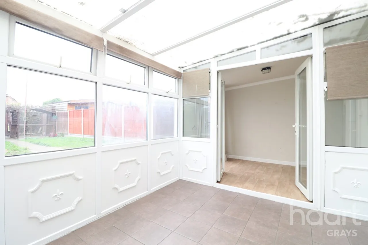Kelvin Road, RM18, photo 5