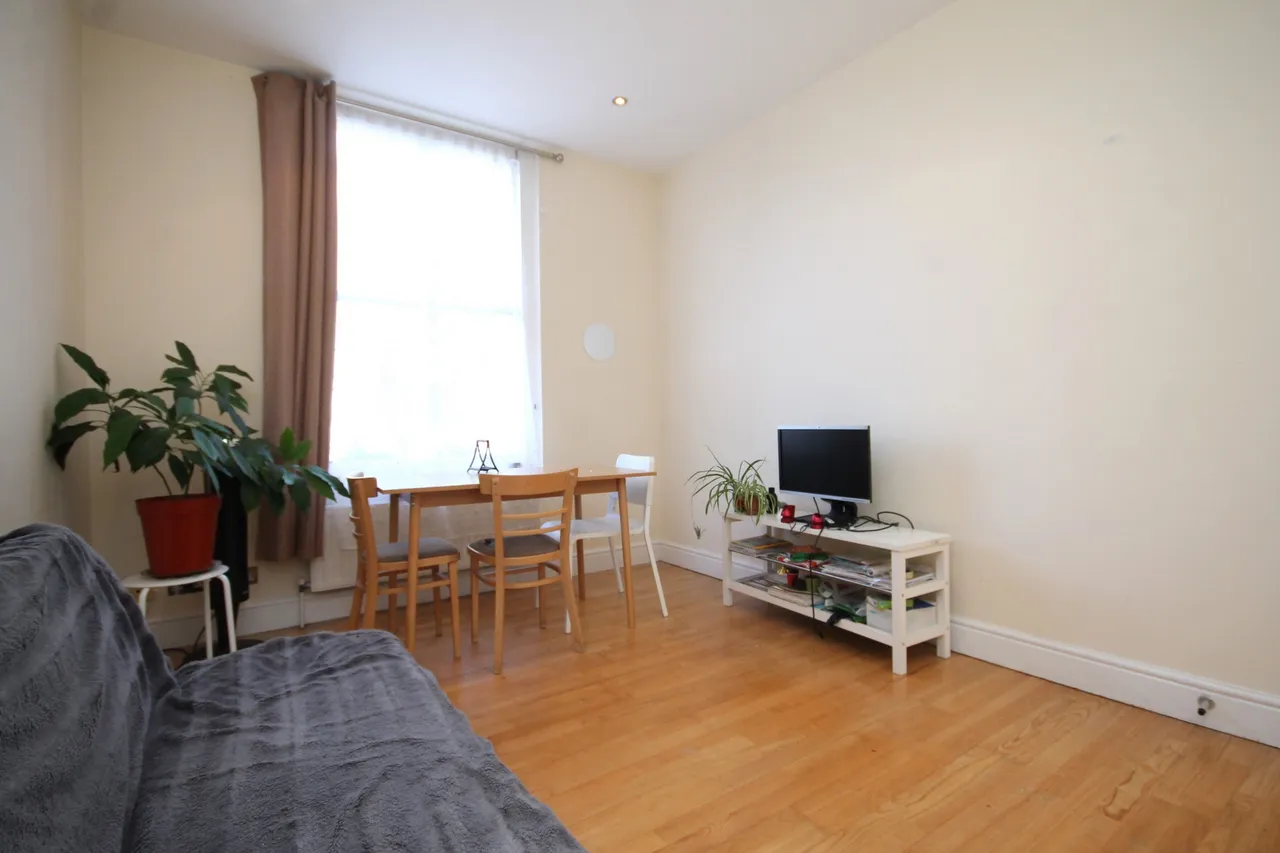 Seven Sisters Road, Islington, N7, photo 5