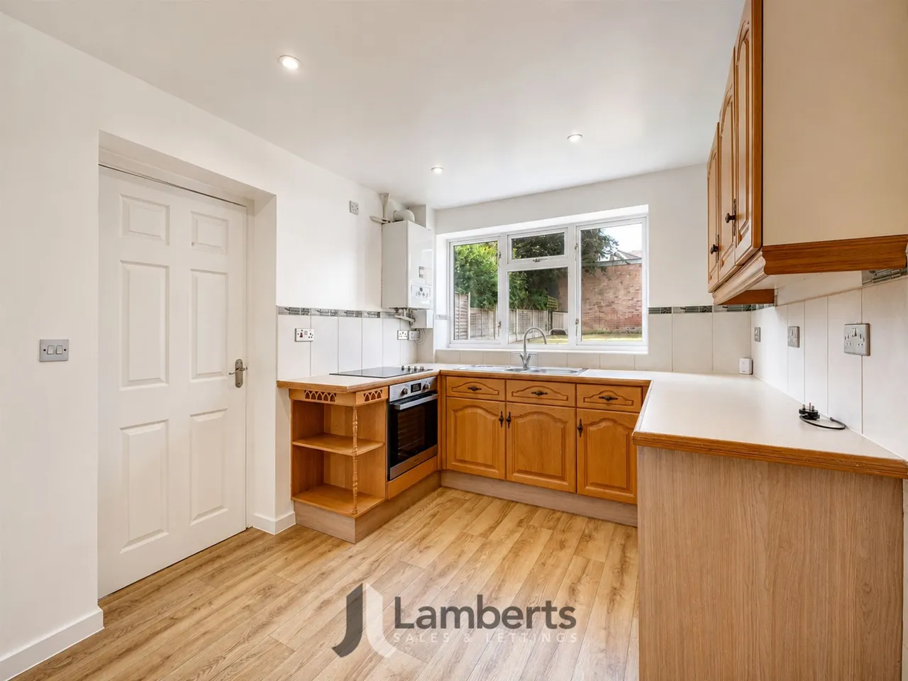 8 Albury Road, Studley, photo 4