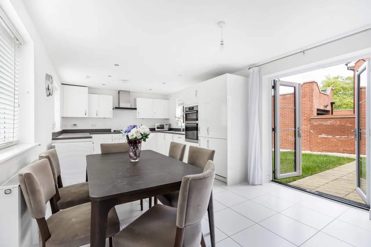 Doolittle Avenue, High Wycombe, HP11, photo 2
