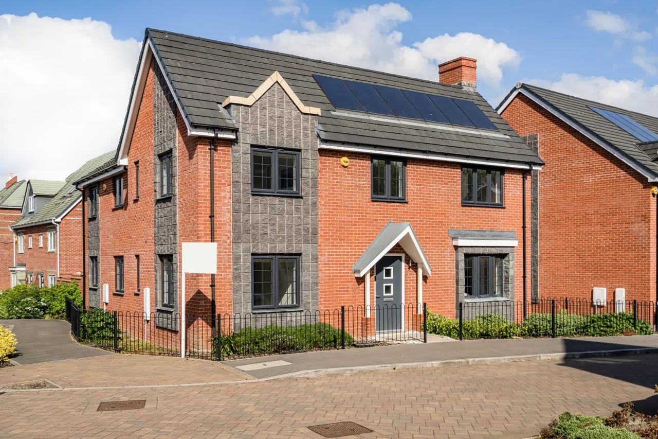4 bed house for sale, Doolittle Avenue, High Wycombe, HP11