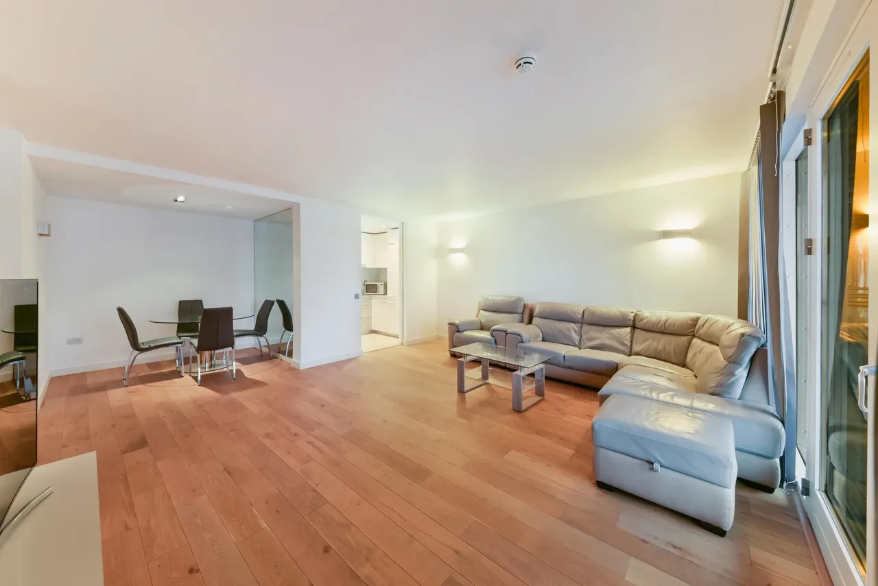 2 bed flat to rent, Fairmont Avenue, London, E14