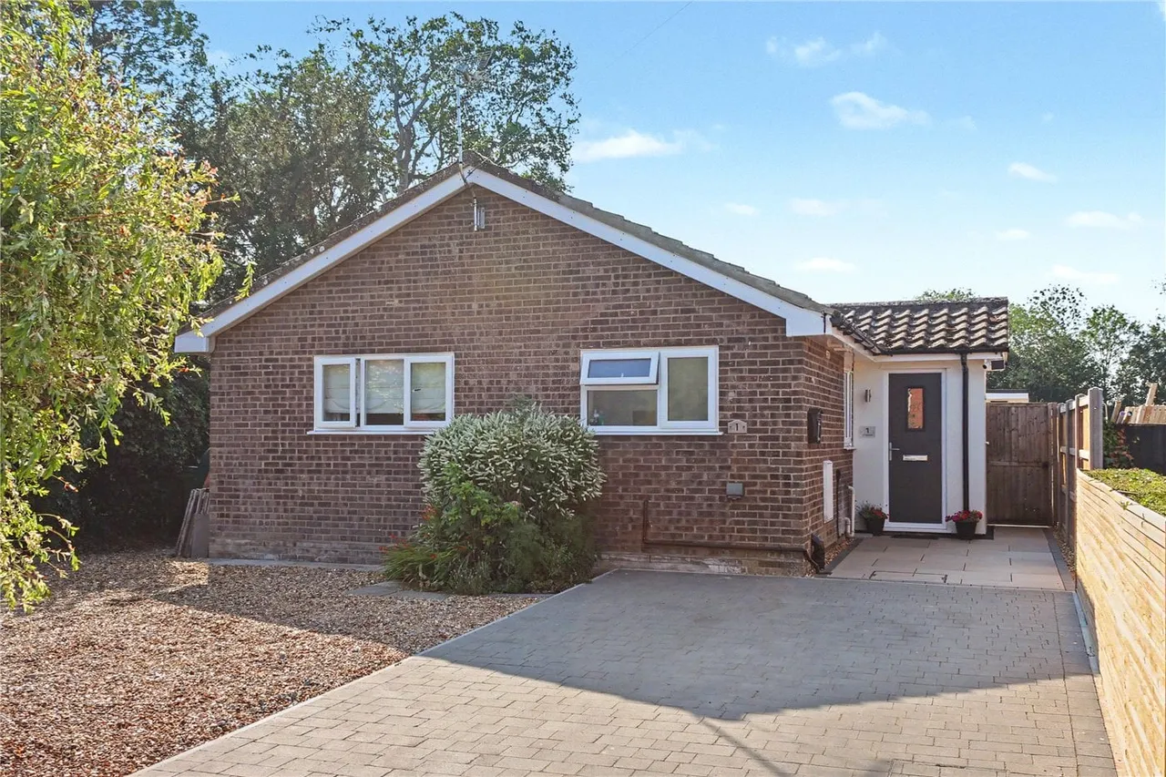 3 bed house for sale, Chapelfield, Denton, IP20