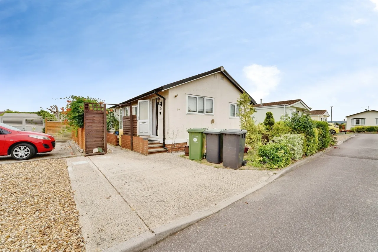 2 bed park home for sale — Lodge Road, Cranfield, Bedford