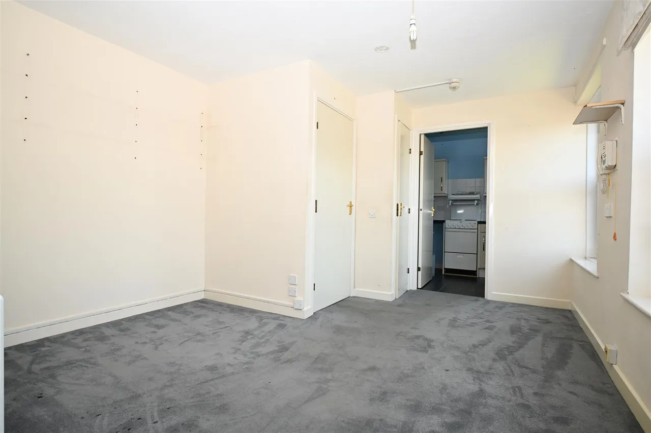 Westdeane Court, Basingstoke, photo 3