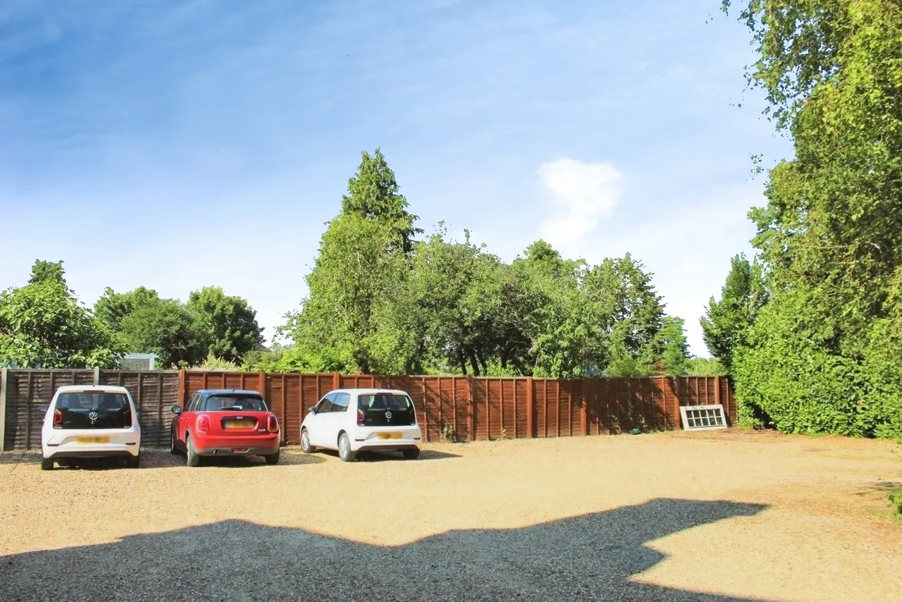 Berry Court, Hook, Hampshire, RG27 9JZ, photo 6