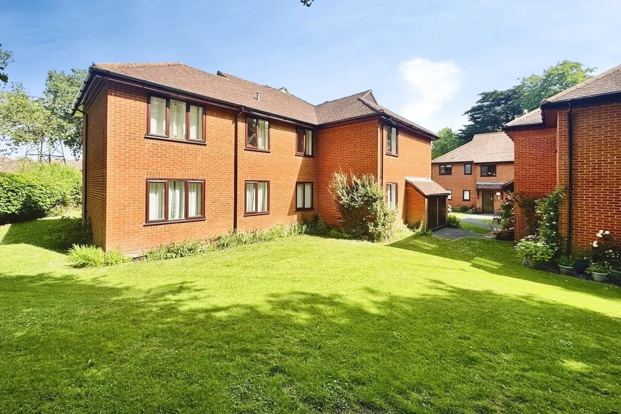 1 bed flat for sale — Berry Court, Hook, Hampshire, RG27 9JZ