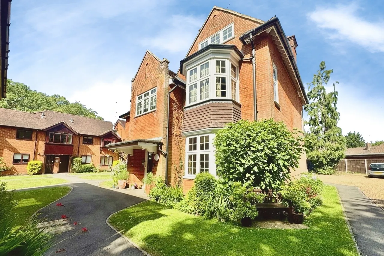 Berry Court, Hook, Hampshire, RG27 9JZ, photo 8