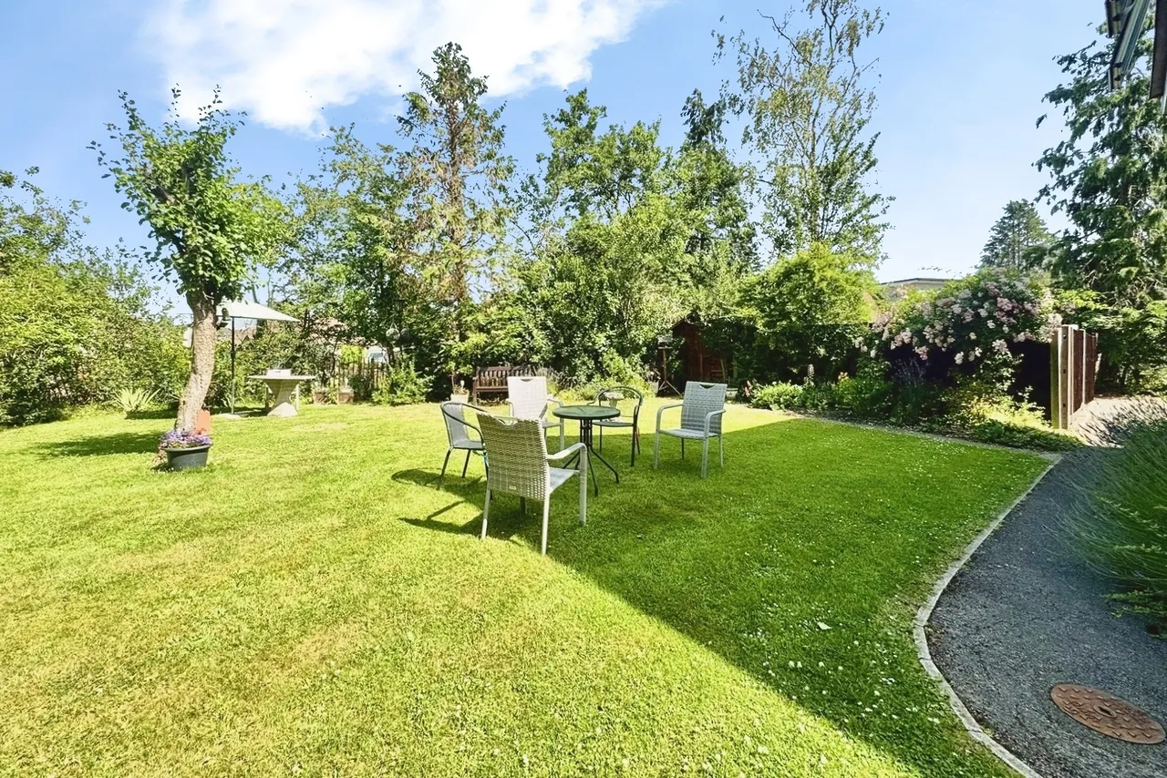 Berry Court, Hook, Hampshire, RG27 9JZ, photo 4