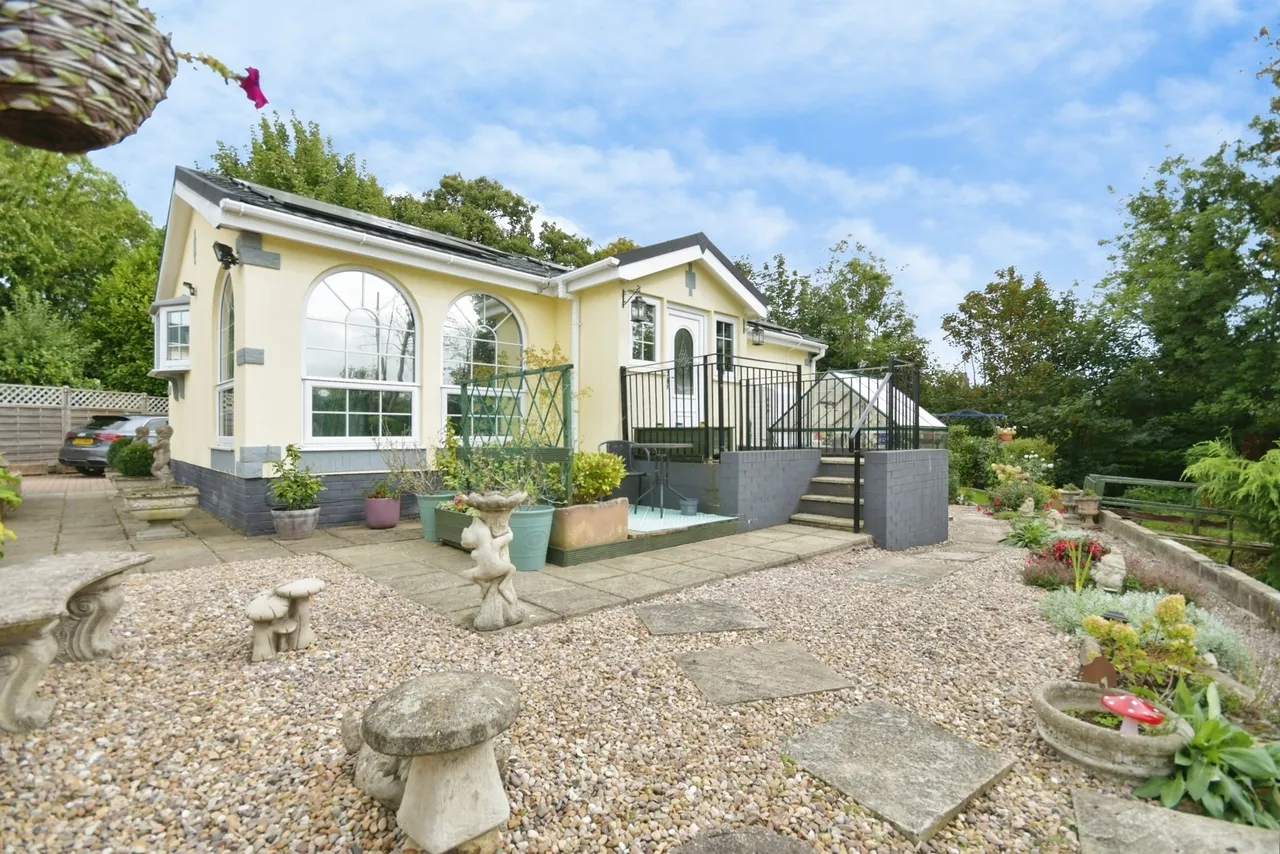 2 bed house for sale, Mill Lane, Old Tupton, S42