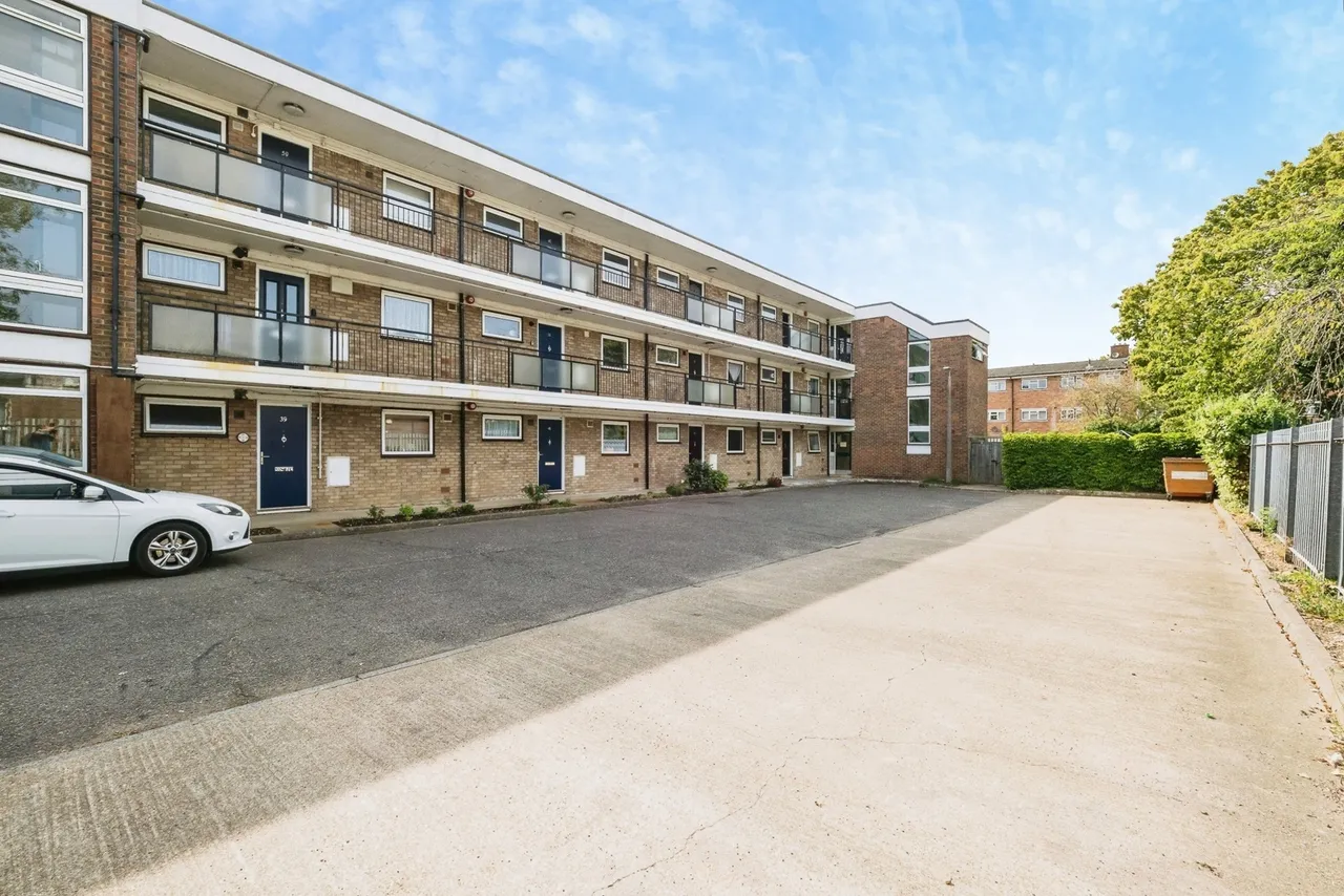 Astra Close, Hornchurch, RM12, photo 2