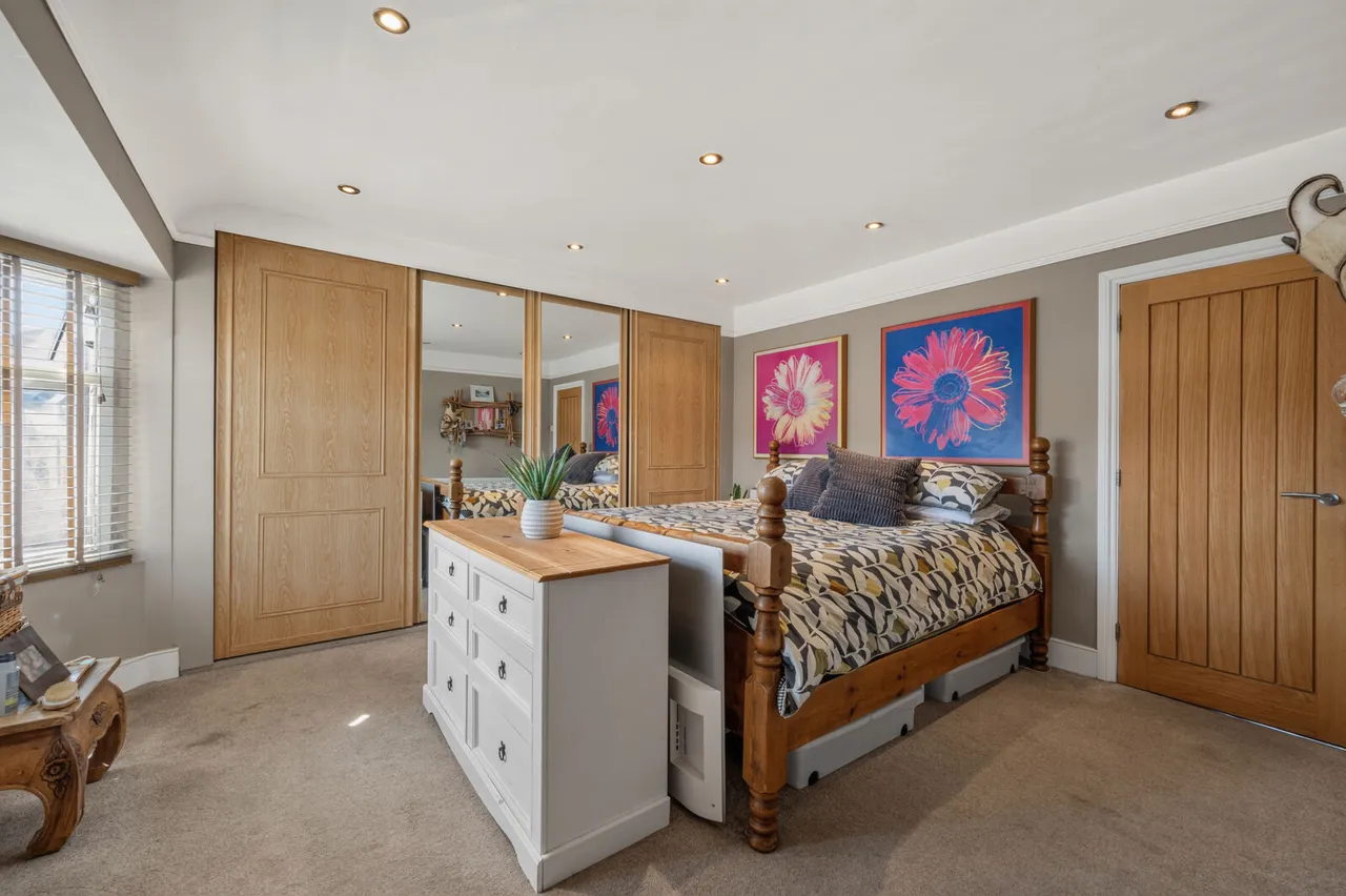 Tolworth Road, Surbiton, KT6, photo 12