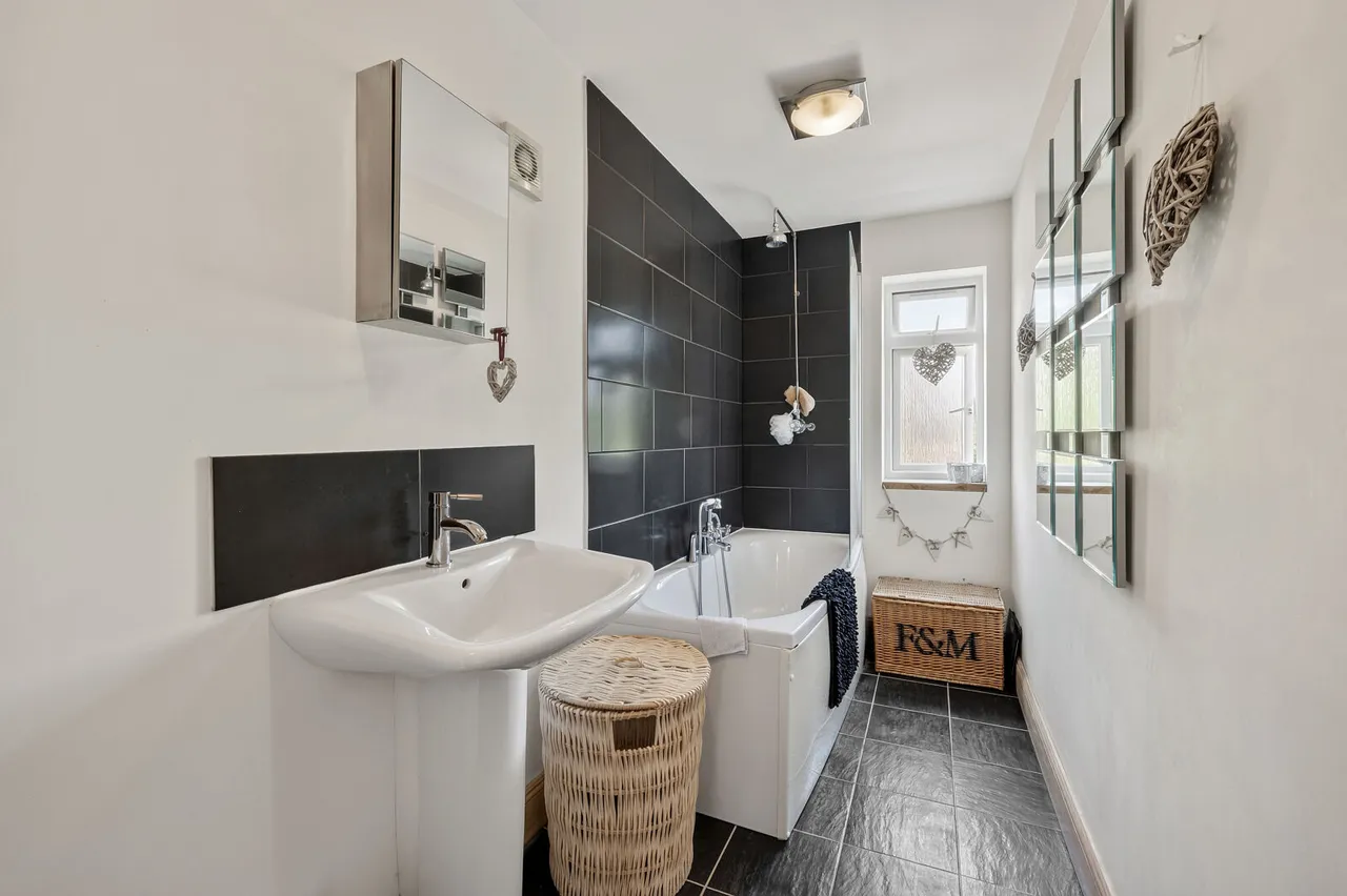Tolworth Road, Surbiton, KT6, photo 13