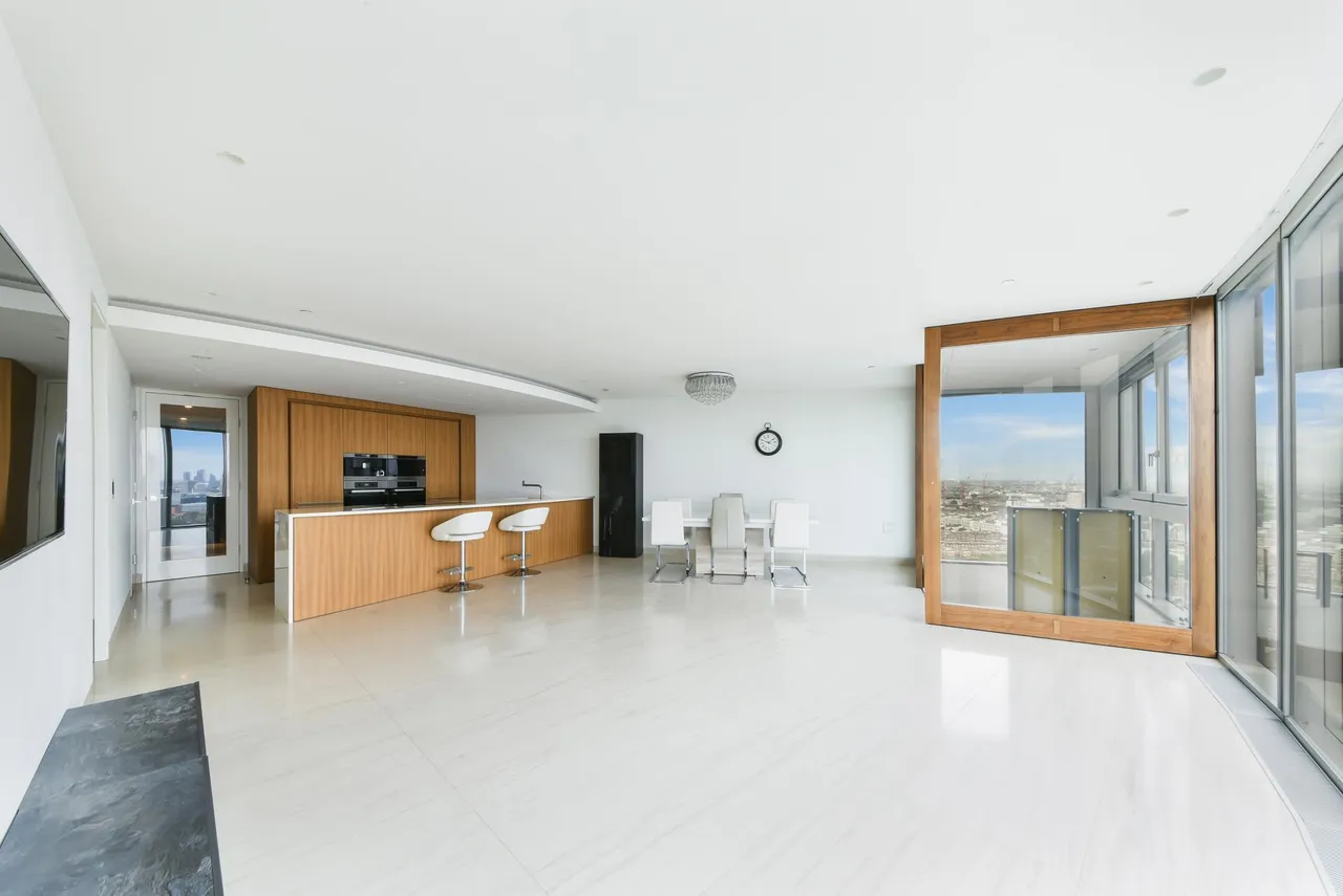 The Tower, St Georges Wharf, SW8, photo 10