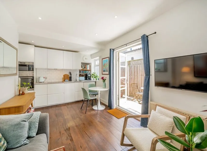 2 bed flat for sale — Khartoum Road, Tooting, SW17