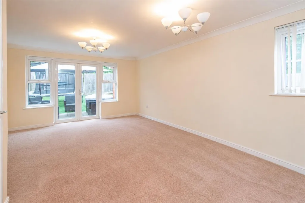Abbots Way, Kettering, photo 9