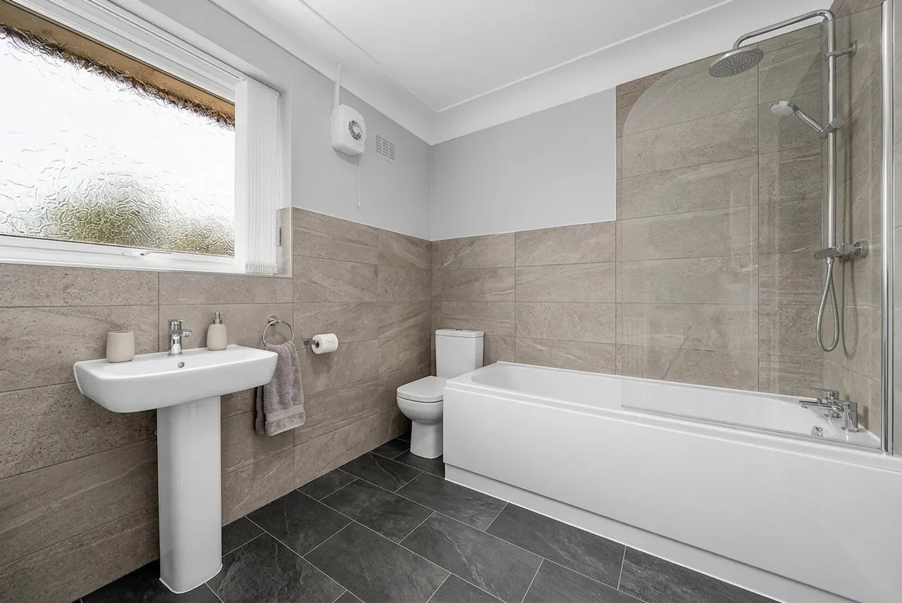 Long Lane, Aughton, L39, photo 20
