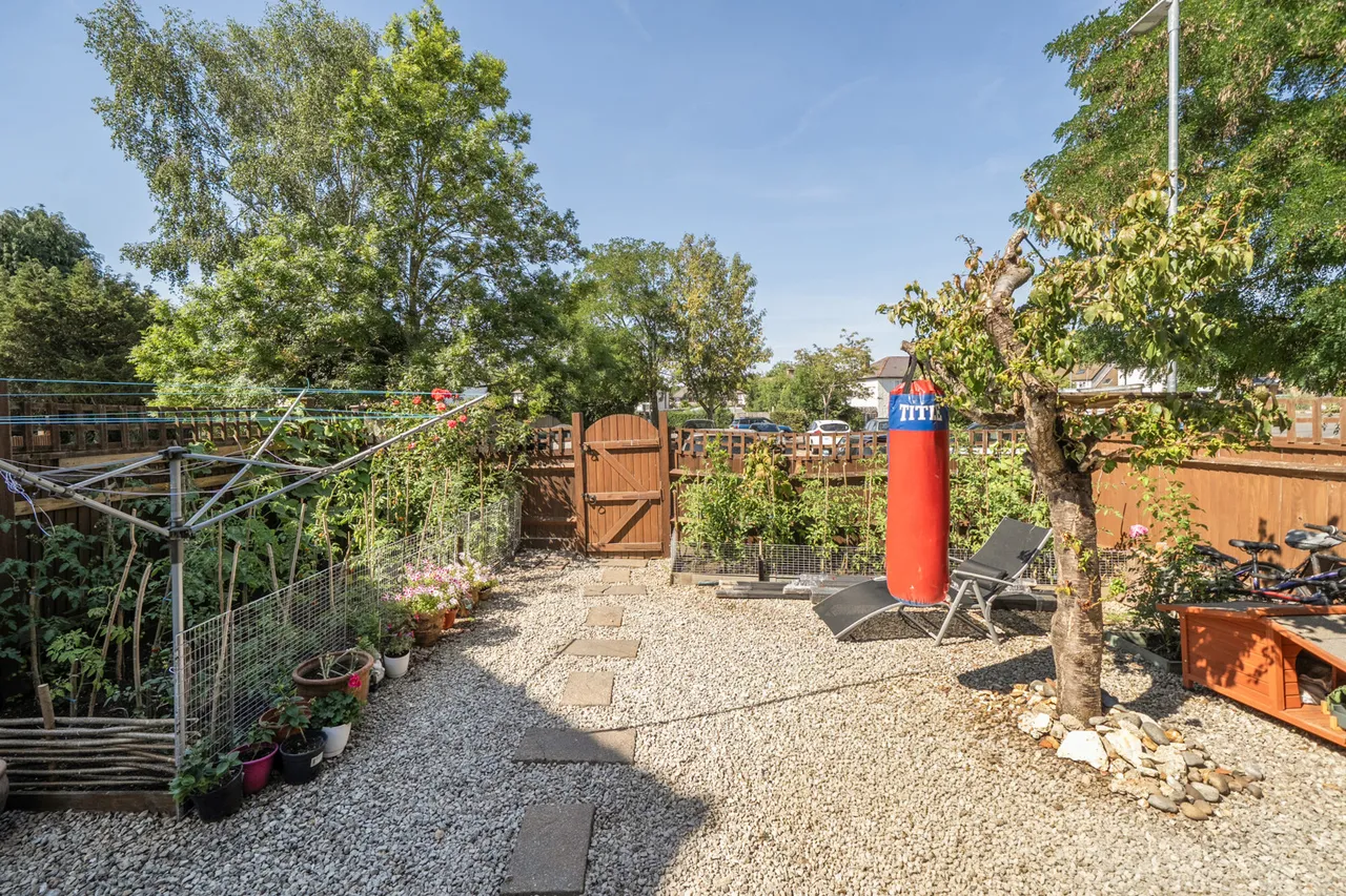Peerless Drive, Harefield, UB9, photo 5