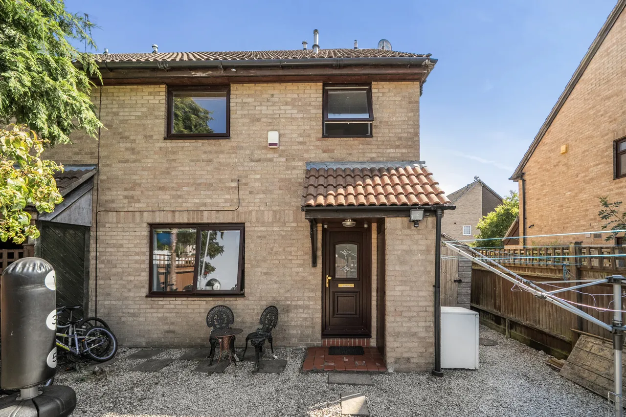 2 bed house for sale, Peerless Drive, Harefield, UB9