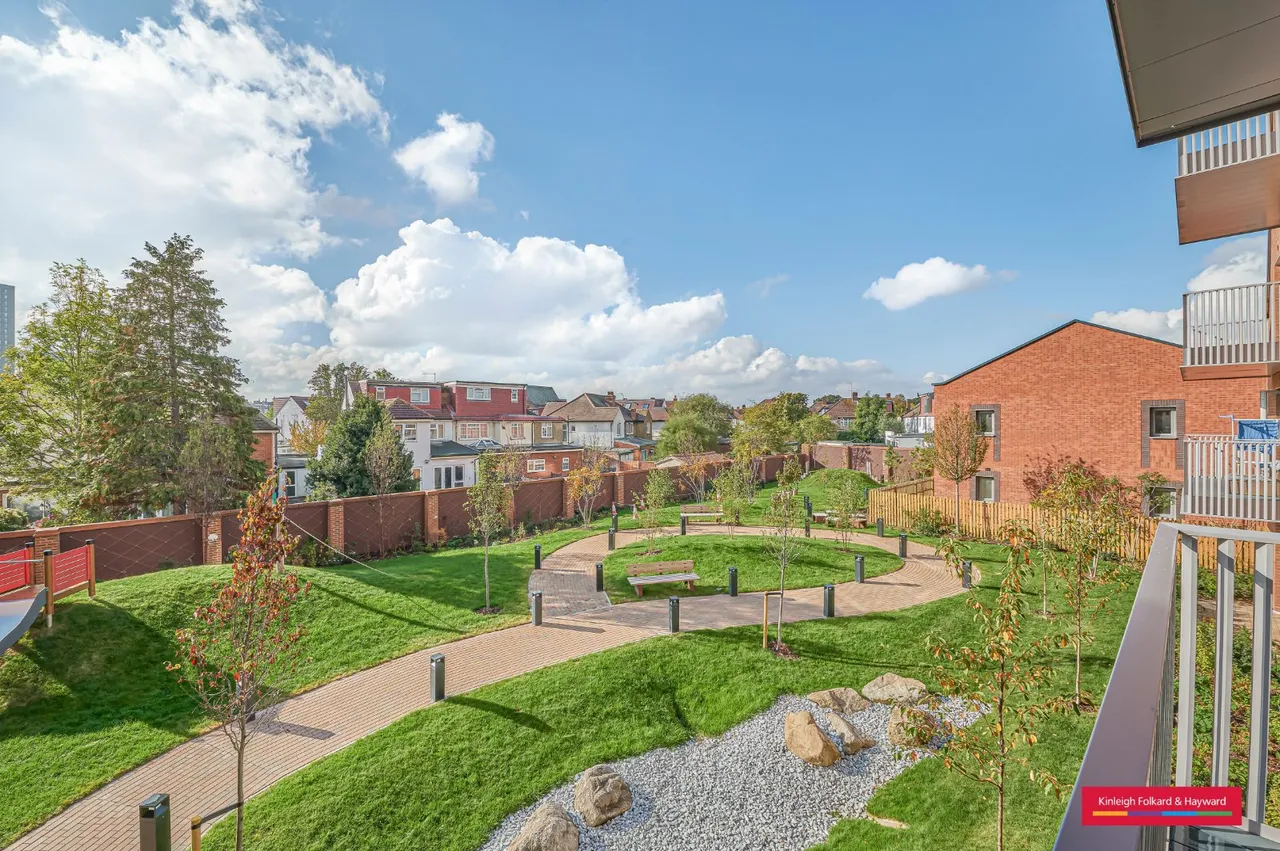 Royal Gateway, Acton, W3, photo 19