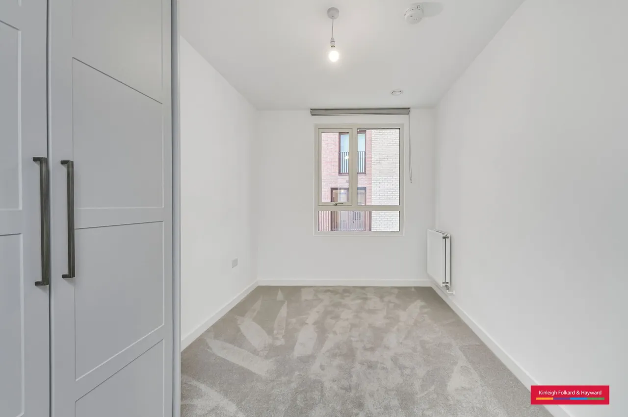 Royal Gateway, Acton, W3, photo 14
