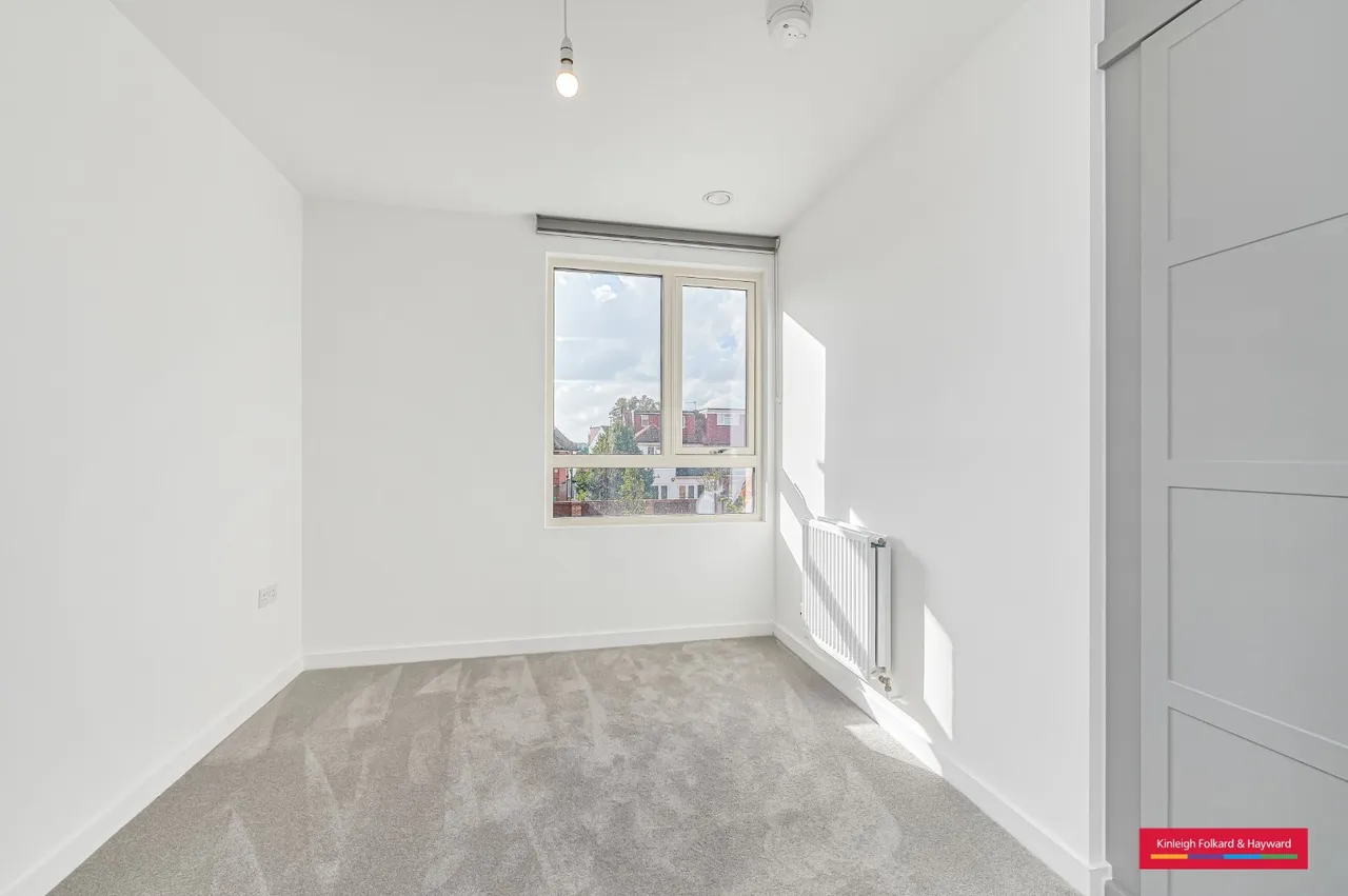 Royal Gateway, Acton, W3, photo 6