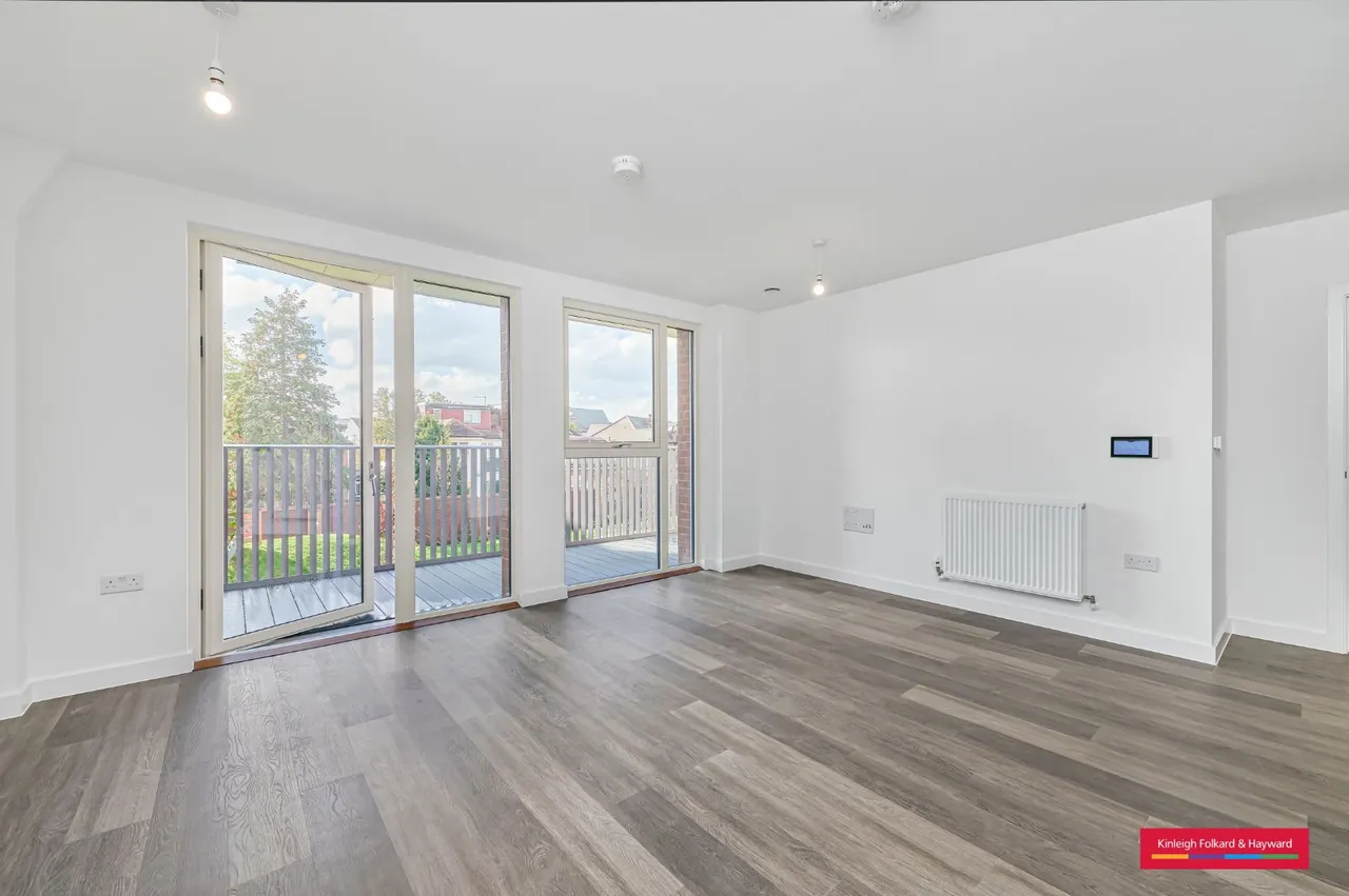 Royal Gateway, Acton, W3, photo 12