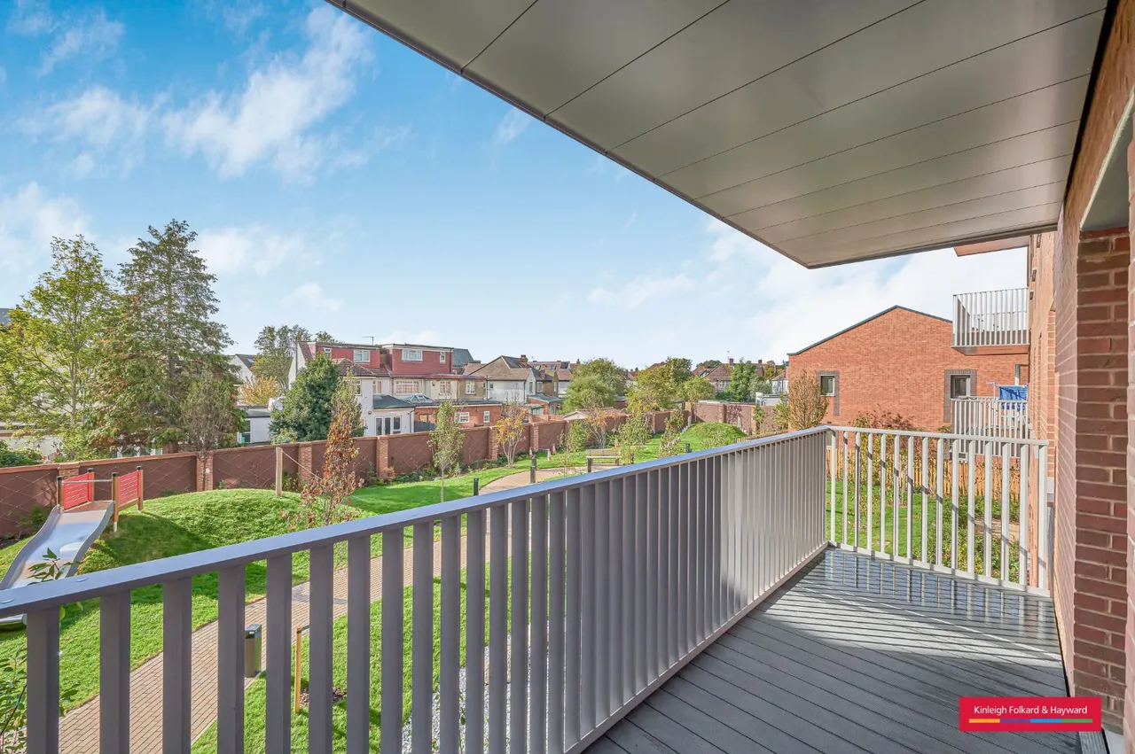 Royal Gateway, Acton, W3, photo 17