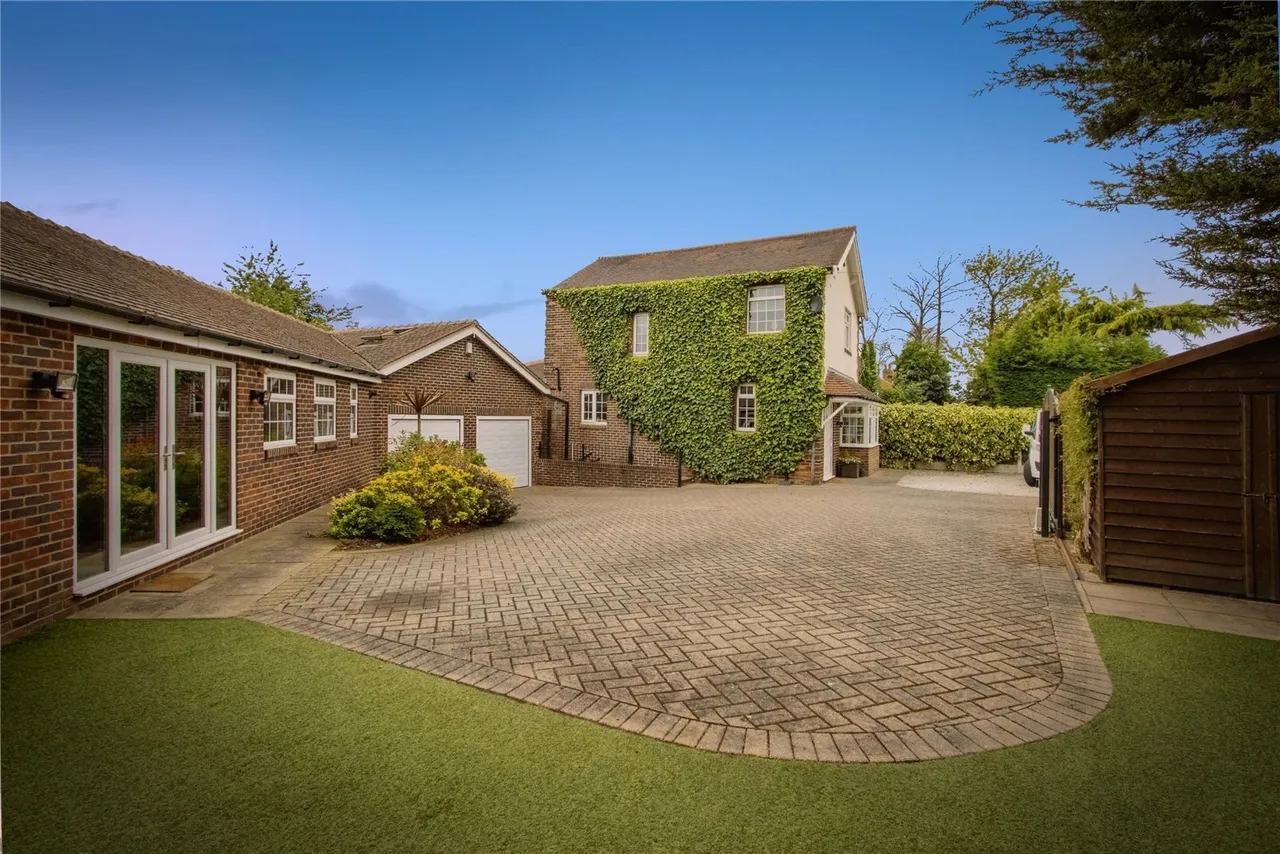Doncaster Road, WAKEFIELD, West Yorkshire, WF4, photo 40