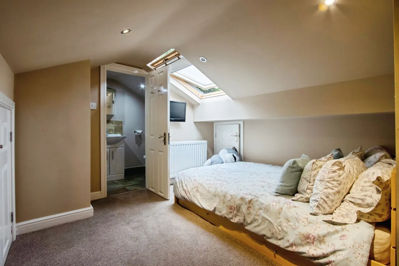 Doncaster Road, WAKEFIELD, West Yorkshire, WF4, photo 32