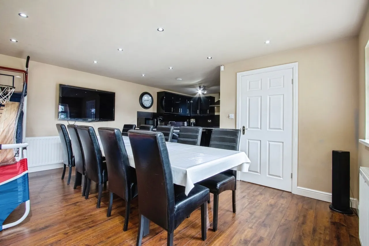 Doncaster Road, WAKEFIELD, West Yorkshire, WF4, photo 27