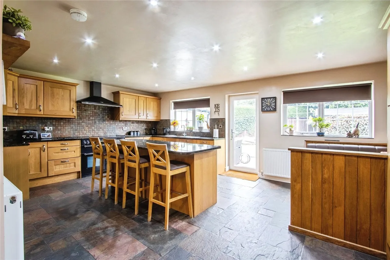 Doncaster Road, WAKEFIELD, West Yorkshire, WF4, photo 3