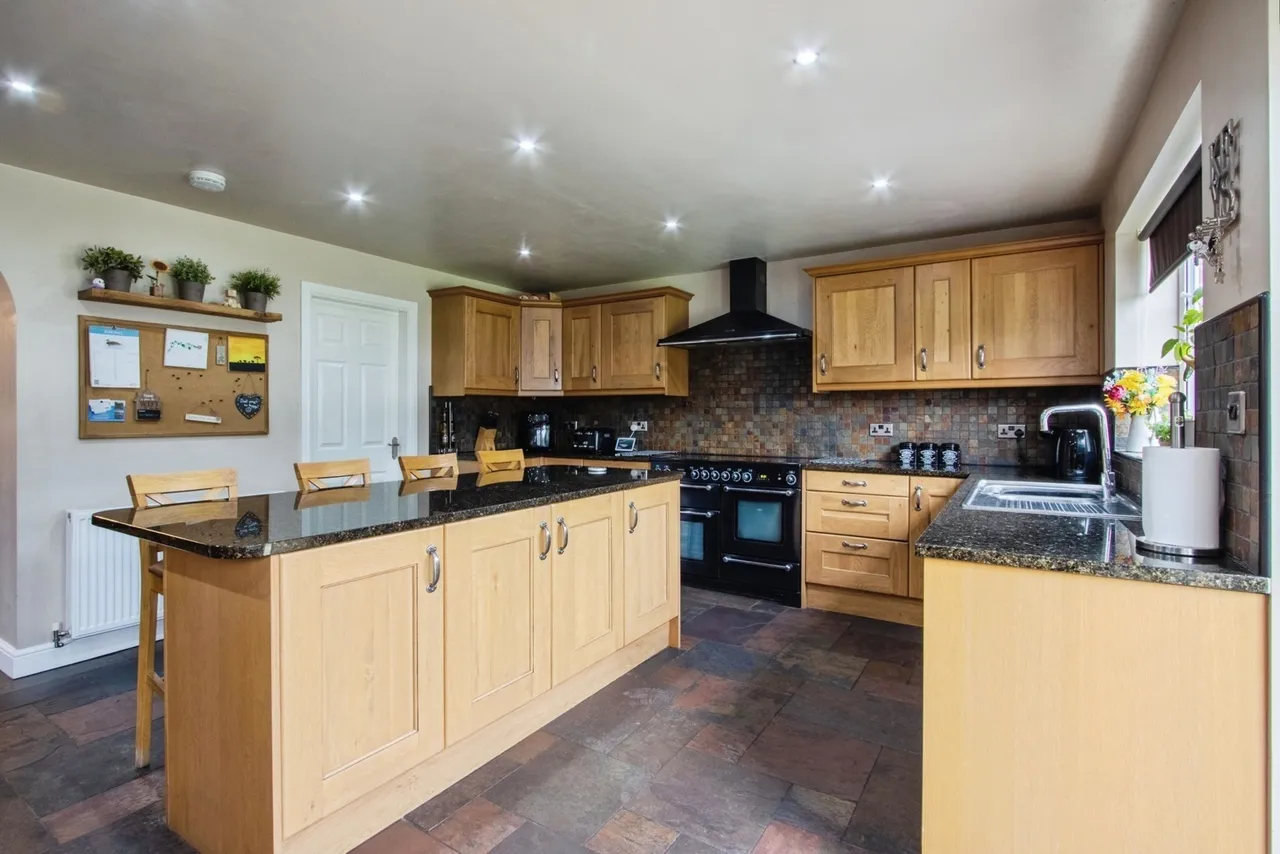 Doncaster Road, WAKEFIELD, West Yorkshire, WF4, photo 9