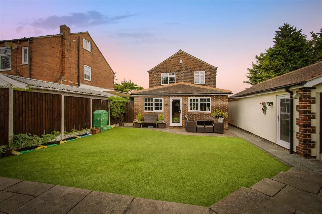 Doncaster Road, WAKEFIELD, West Yorkshire, WF4, photo 4