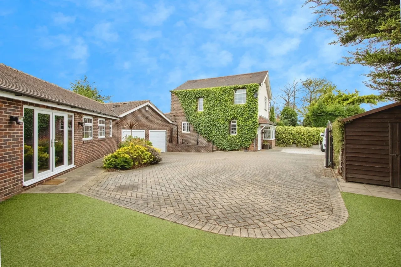 Doncaster Road, WAKEFIELD, West Yorkshire, WF4, photo 20