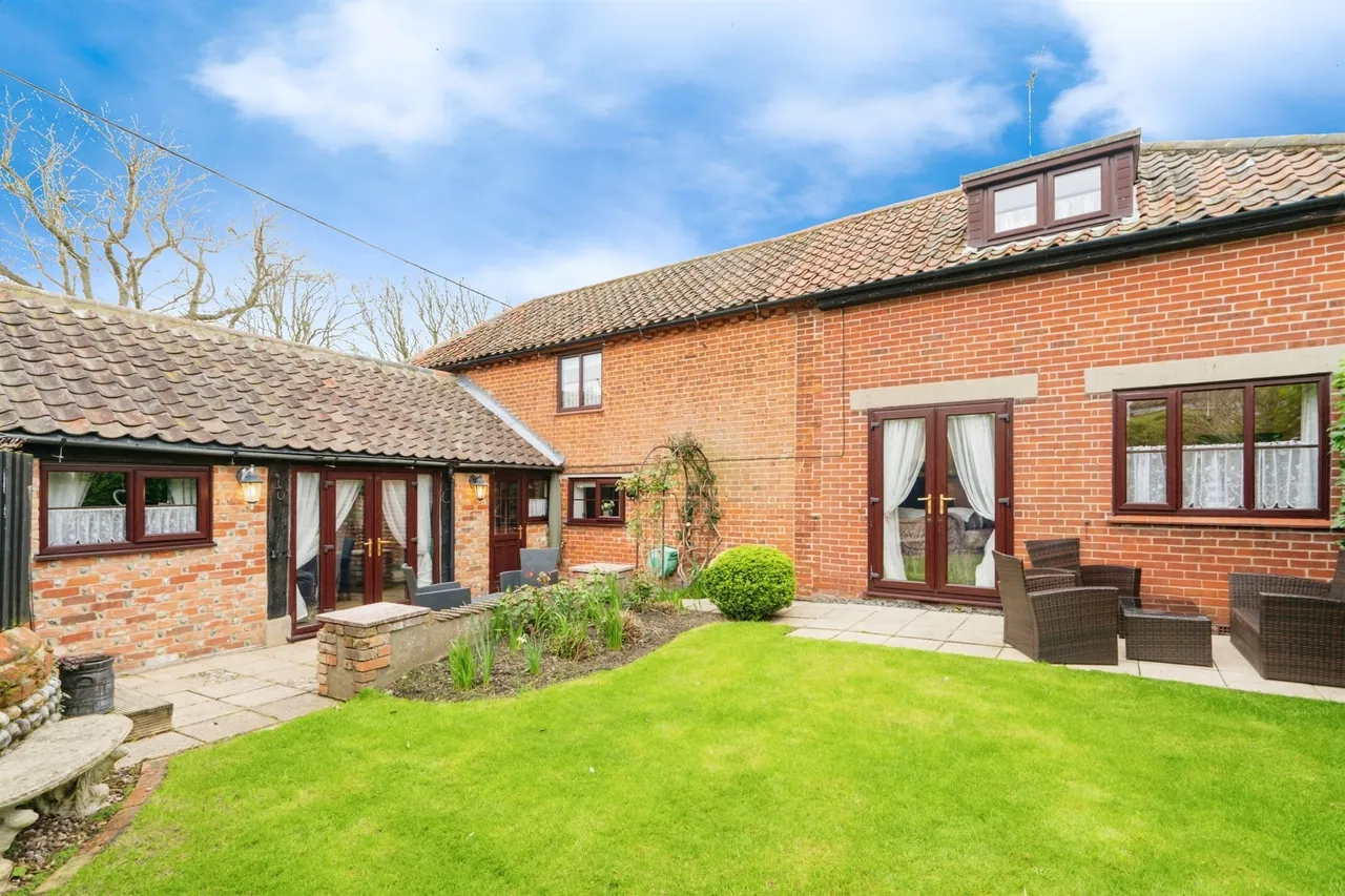 3 bed character property for sale — Coast Road, Overstrand, Cromer