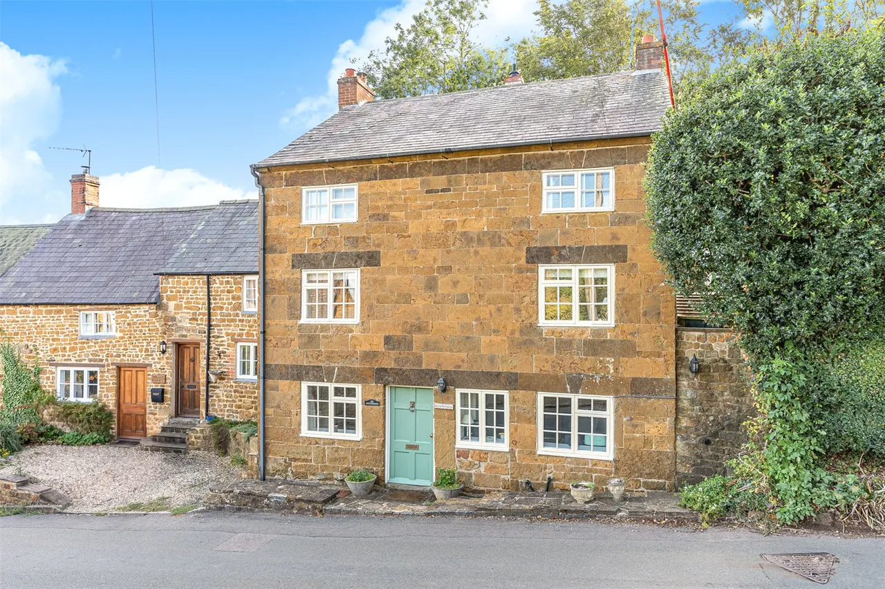 4 bed house for sale, Church Hill, Warmington, OX17