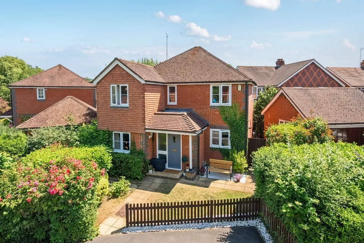 4 bed house to rent — Leather Lane Gomshall GU5