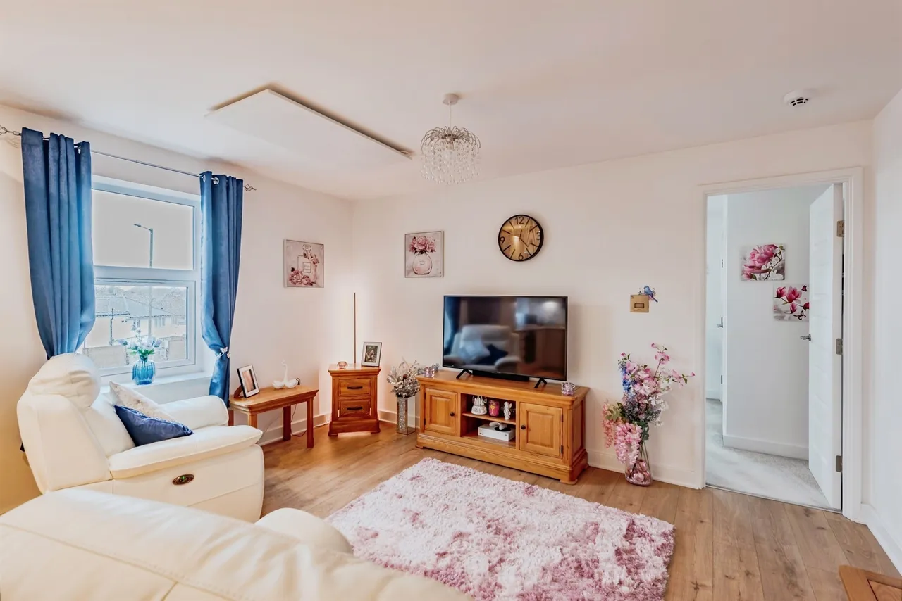 Lumley Road, HORLEY, photo 5