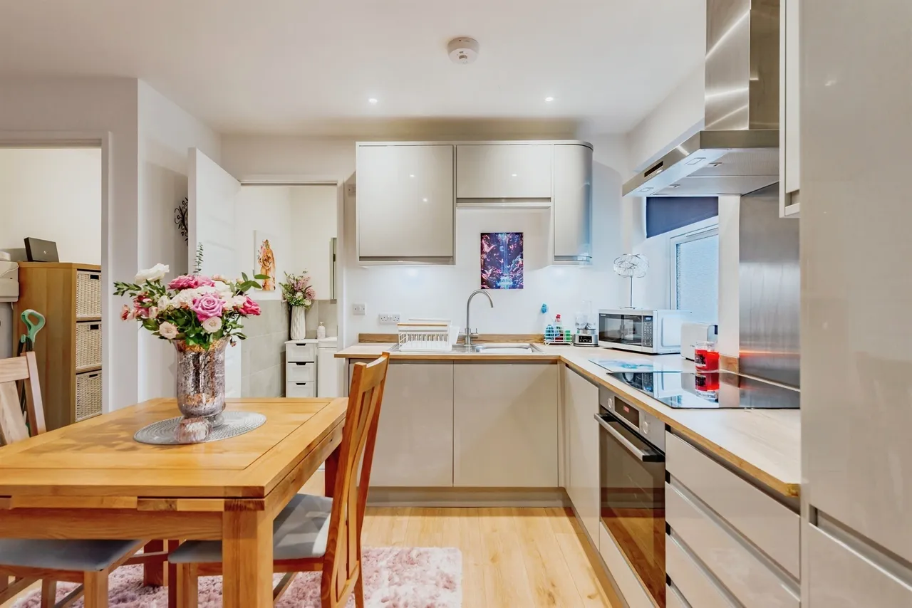 Lumley Road, HORLEY, photo 4