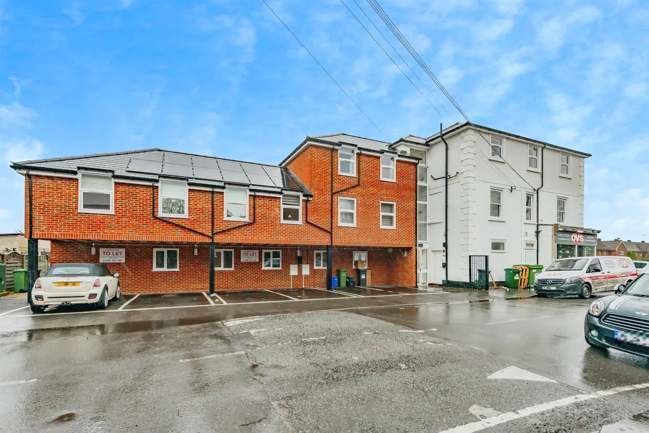Lumley Road, HORLEY, photo 10