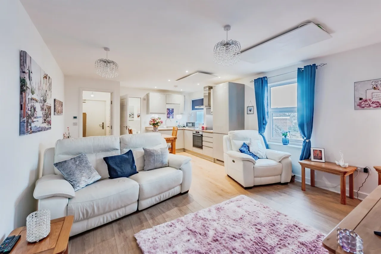 1 bed flat for sale — Lumley Road, HORLEY
