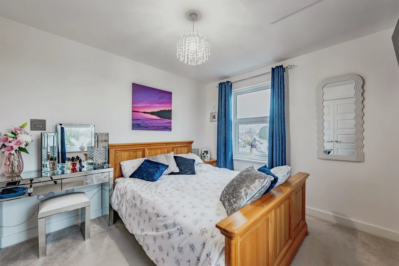 Lumley Road, HORLEY, photo 6