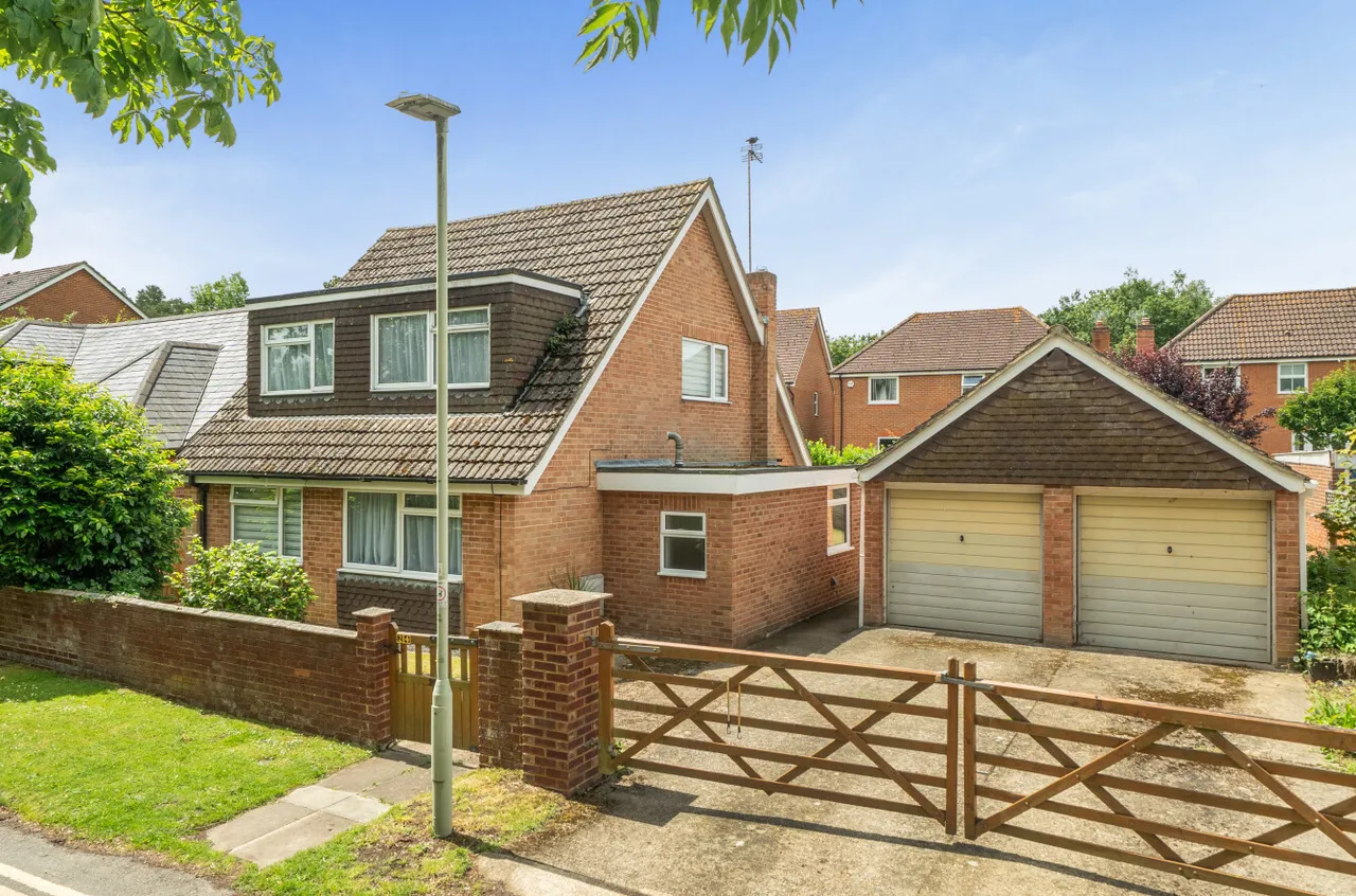 3 bed house for sale — Bramshill Close, Arborfield, Reading, Berkshire, RG2 9NF