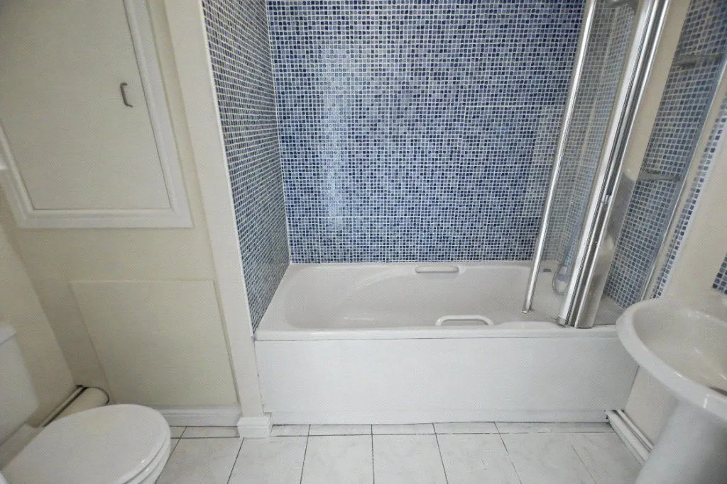 Stanningley Road, Armley, LS12, photo 8