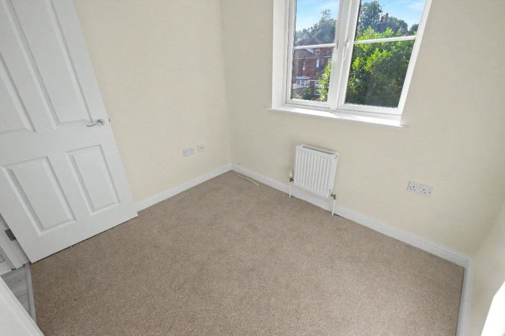 Stanningley Road, Armley, LS12, photo 10
