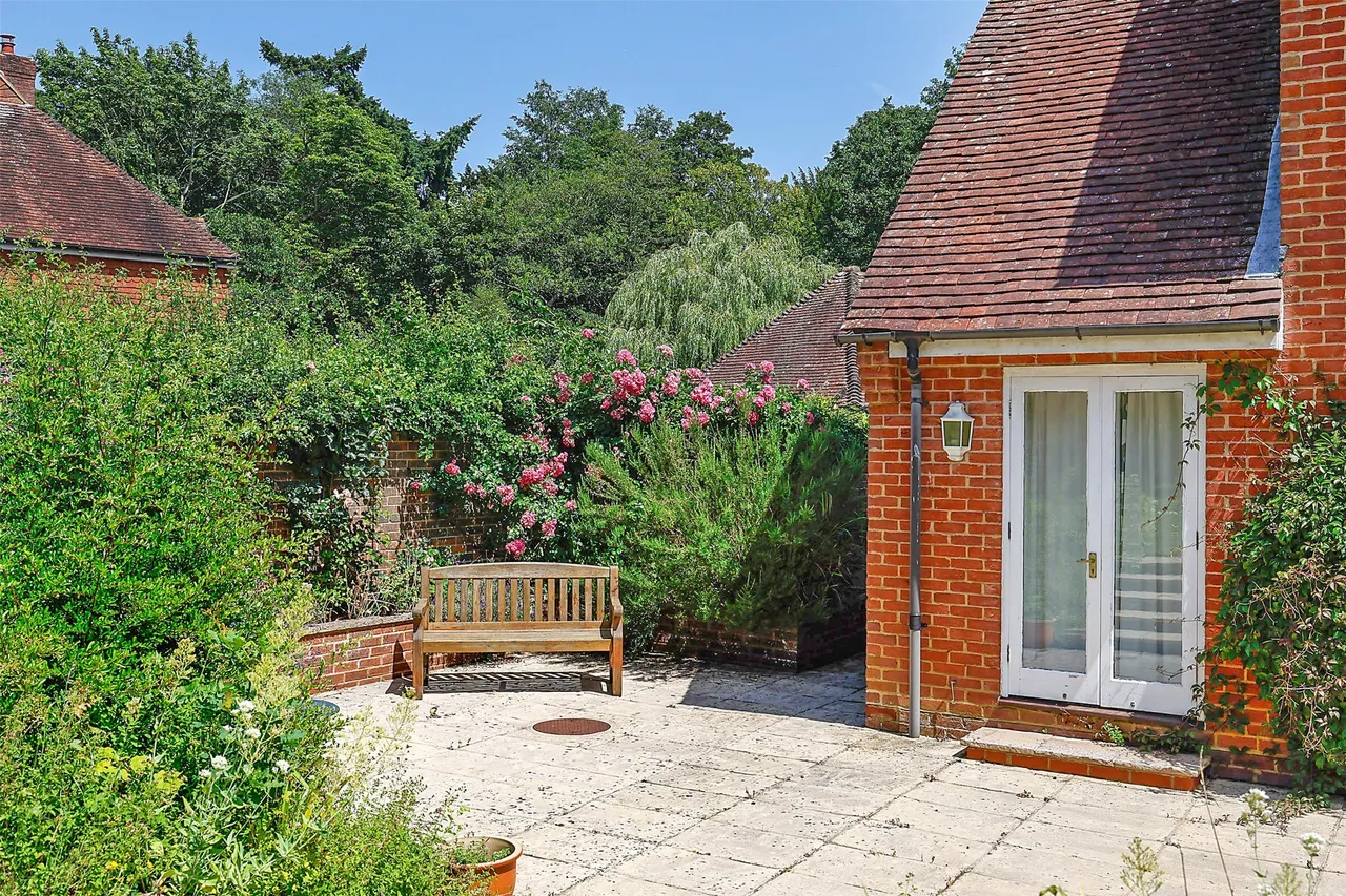 Home Farm Close, Betchworth, RH3, photo 13