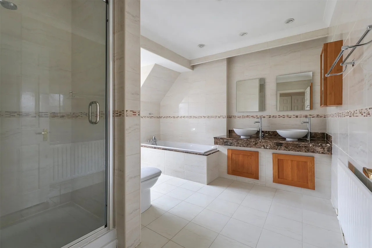 Home Farm Close, Betchworth, RH3, photo 8