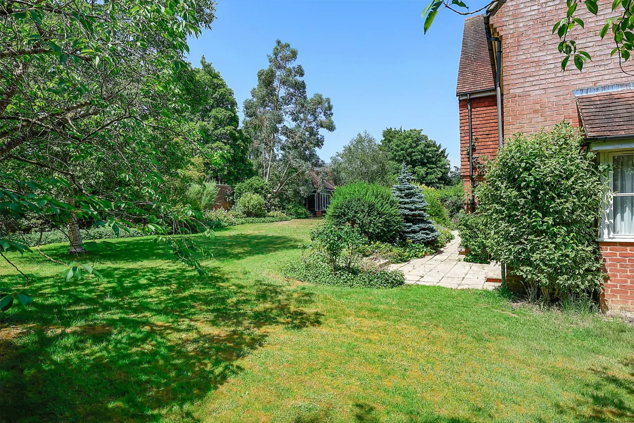Home Farm Close, Betchworth, RH3, photo 11