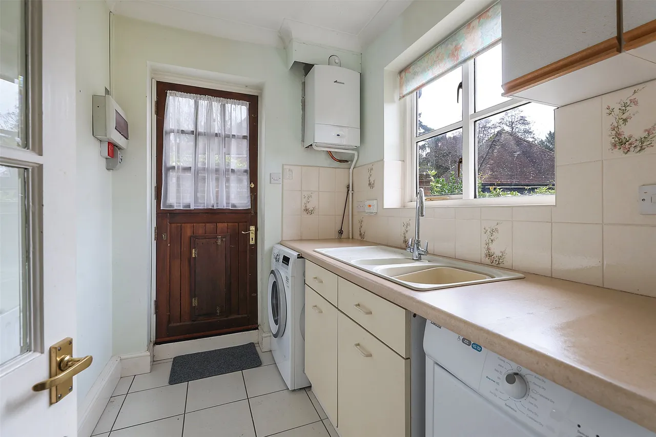 Home Farm Close, Betchworth, RH3, photo 17